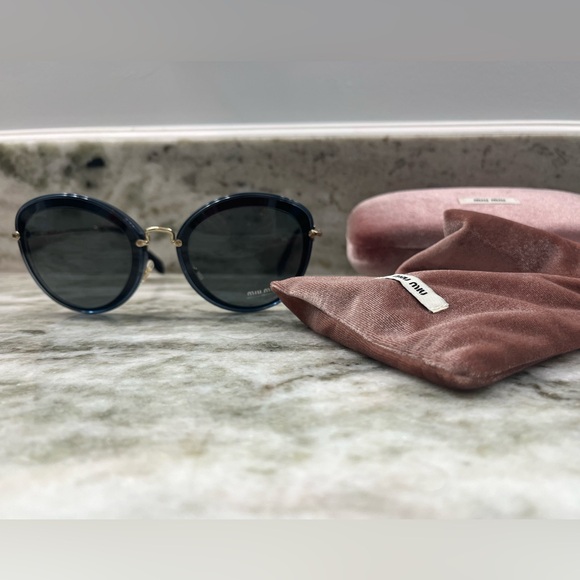 Miu Miu sunglasses - Picture 1 of 4